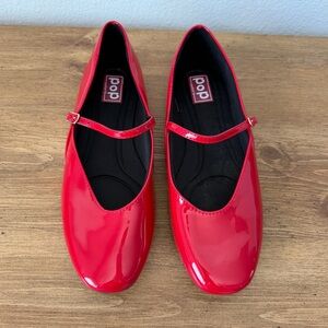 Pop Comfort Fit Avienna Endless Glossy Red Flats Size 9